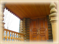 деревянная дверь в деревянный дом
