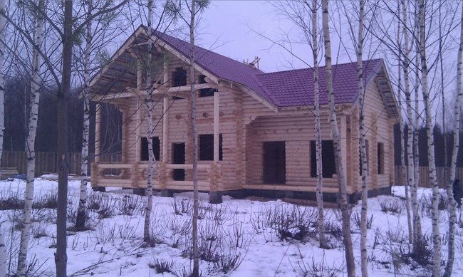 строительство деревянного дома из оцилиндрованного бревна